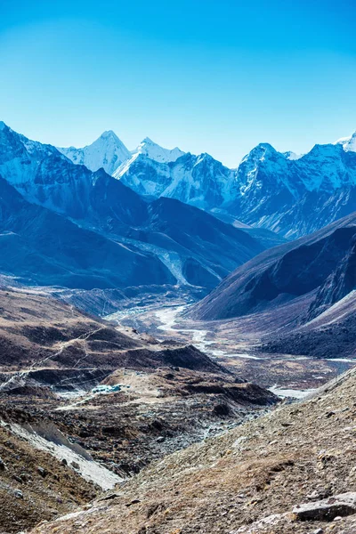 Himalayaların karlı dağlar — Stok fotoğraf