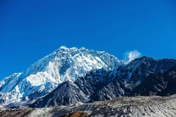 Montagne innevate dell'Himalaya — Foto Stock