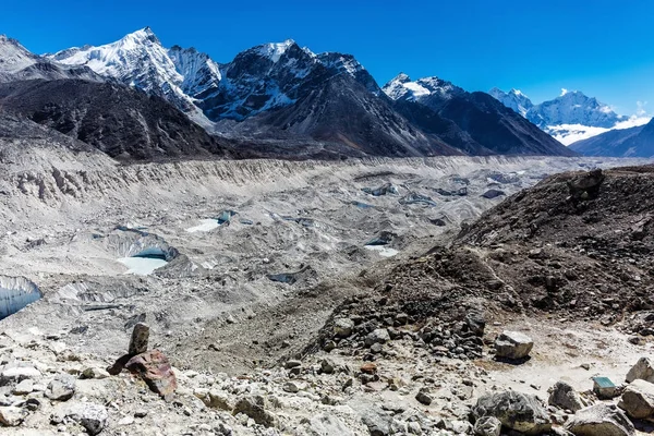 Montañas nevadas del Himalaya — Foto de Stock