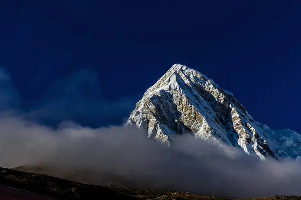 ヒマラヤの雪の山 — ストック写真