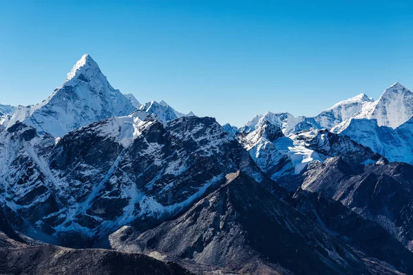 Himalayaların karlı dağlar