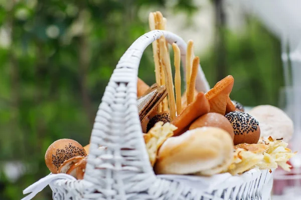 Basket with bread — Stock Photo, Image