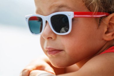 Retrato de un hermoso niño