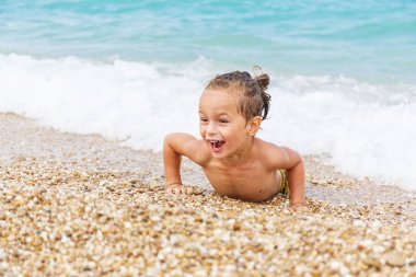 Güzel çocuk ve deniz