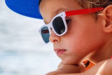 Retrato de un hermoso niño