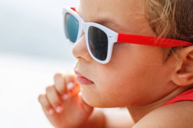 Retrato de un hermoso niño