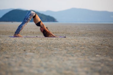 güzel kız pratik yoga