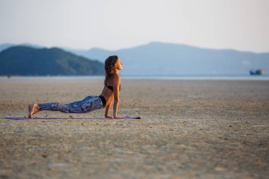 güzel kız pratik yoga
