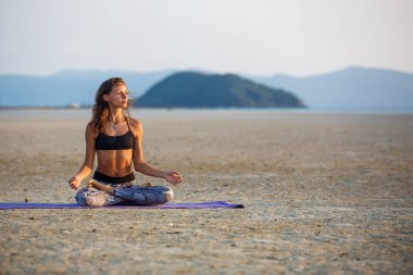 güzel kız pratik yoga