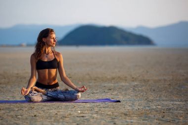 güzel kız pratik yoga