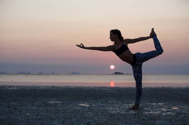 güzel kız pratik yoga