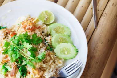 Deniz ürünleri ile pirinç