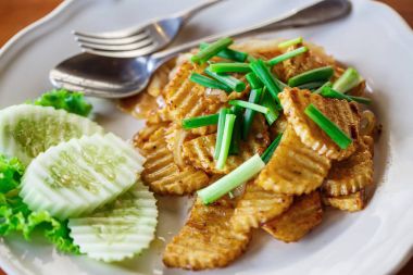 Soğanlı kızarmış patates.