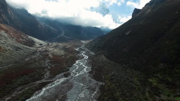 Everest basecamp trek view - Thame, Nepal. Беспилотный след . — стоковое видео