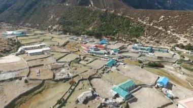 Everest basecamp Thame, Nepal görünümü - trek. Drone görüntüleri.