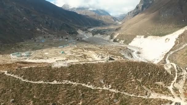 Everest basecamp trek widok - Thame, Nepal. Drone nagrania. — Wideo stockowe