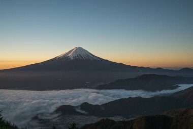 Morning glory Mt.Fuji ve clous Shinmichi-dağ, deniz, Yamanashi, Turizm Japonya geçmek