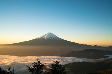 Morning glory Mt.Fuji ve clous Shinmichi-dağ, deniz, Yamanashi, Turizm Japonya geçmek