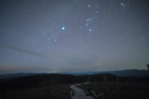 Ciel étoilé du col de la montagne Masaki à Odaigahara, Nara, Japon — Photo