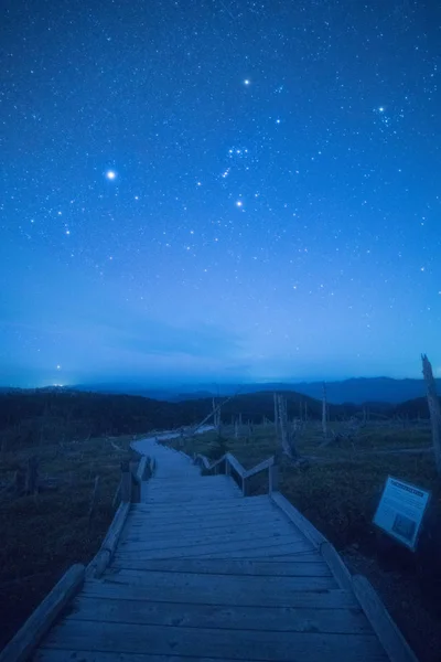 Ciel étoilé du col de la montagne Masaki à Odaigahara, Nara, Japon — Photo