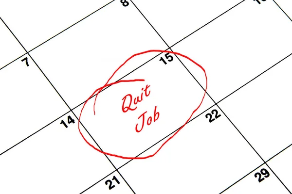 Dejar de trabajar rodeado en un calendario en rojo — Foto de Stock