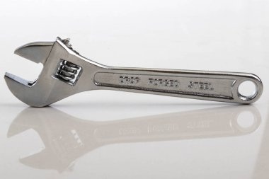 Beyaz bir arka plan üzerinde izole ayarlanabilir anahtarı