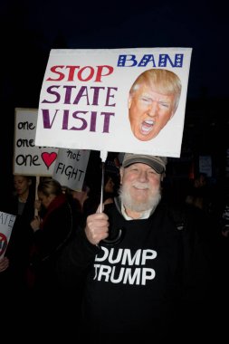  Bakanlıklara Meydanı Londra'da Protestocular toplamak.