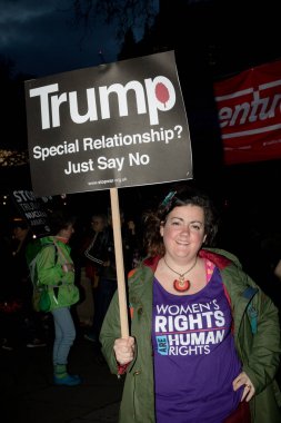  Bakanlıklara Meydanı Londra'da Protestocular toplamak.