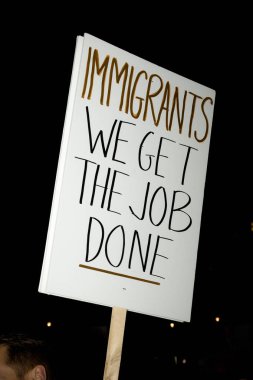  Bakanlıklara Meydanı Londra'da Protestocular toplamak.