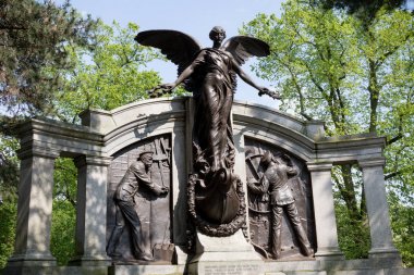 Rms Titanic, Southam mühendislik subayların anıt