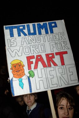  Bakanlıklara Meydanı Londra'da Protestocular toplamak.