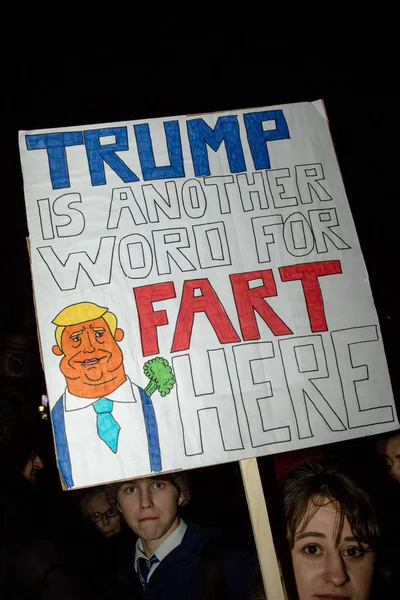  Bakanlıklara Meydanı Londra'da Protestocular toplamak.