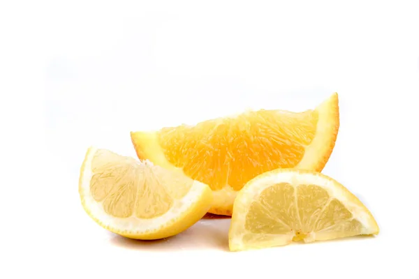 Цитрусові фрукти ізольовані на білому тлі — стокове фото