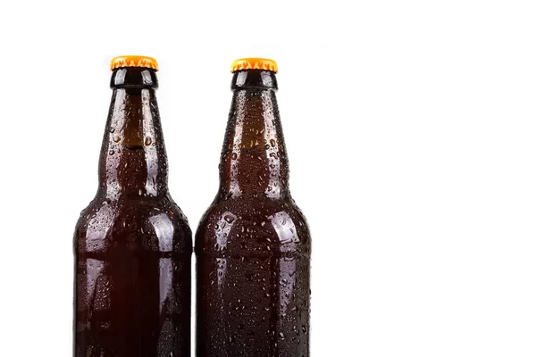 Waterdruppels op koude bierflesjes — Stockfoto