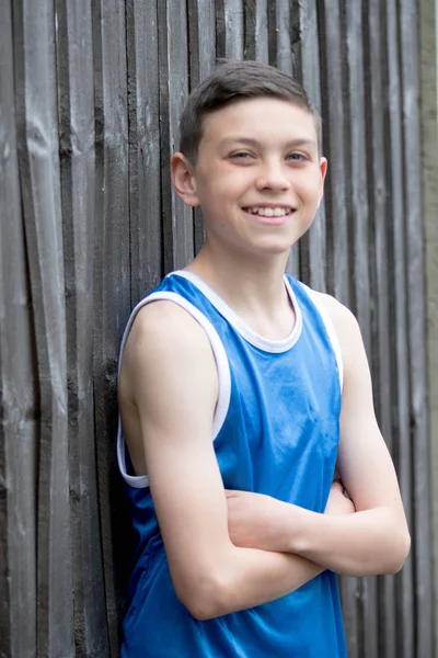 外白人の 10 代の少年の肖像画 — ストック写真