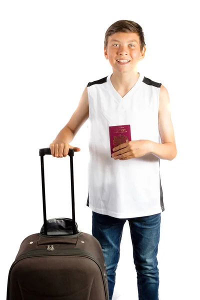 上一个手提箱和护照的白色孤立的年轻十几岁的男孩 — 图库照片