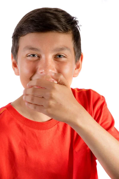 Молодий хлопчик-підліток ізольований на білому сміху за його рукою — стокове фото