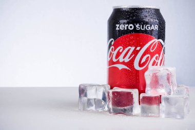  Coke sıfır kutu.