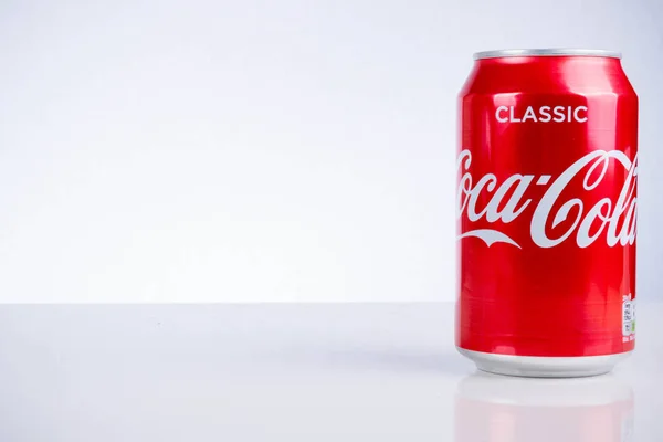 Klasik Coca-Cola konservesi. — Stok fotoğraf
