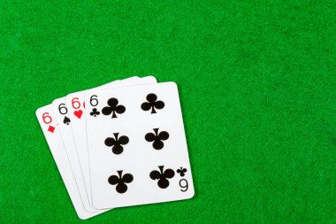 bir tür iskambil 4 tane altı kartları