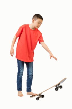 Onun kaykay ile genç beyaz genci