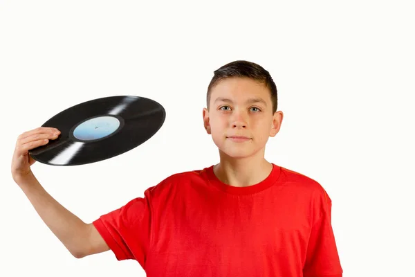 Unga kaukasiska tonårspojke håller en vinyl lp — Stockfoto