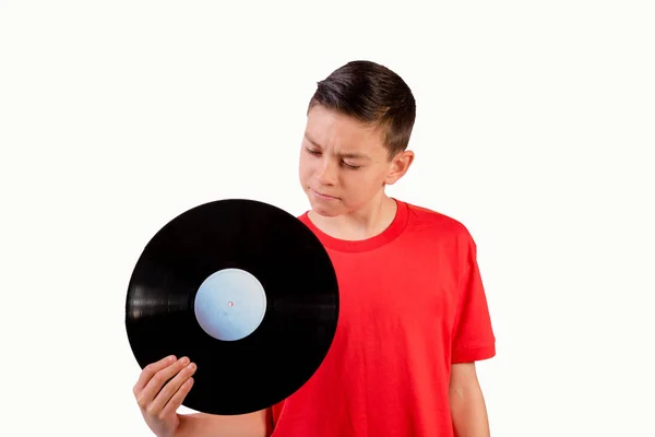 Joven caucásico adolescente sosteniendo un vinilo lp — Foto de Stock