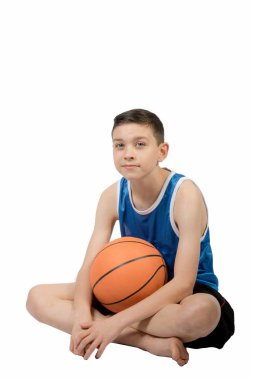 Genç Beyaz genci bir basketbol ile