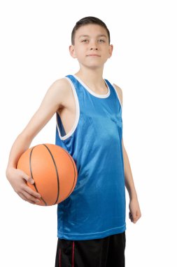 Genç Beyaz genci bir basketbol ile