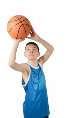 Genç Beyaz genci bir basketbol ile