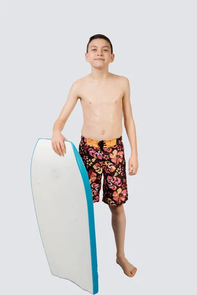 Joven adolescente caucásico chico con su cuerpo bordo — Foto de Stock