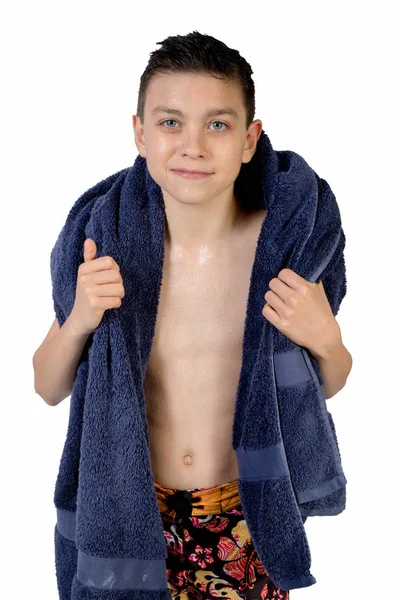 Jeune adolescent caucasien garçon portant maillot de bain — Photo