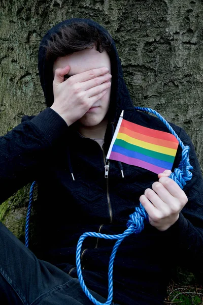 Depressiver schwuler Teenager mit Henker-Schlinge — Stockfoto