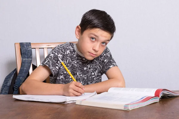 Young teenage boy doing his homework — Stock Photo, Image